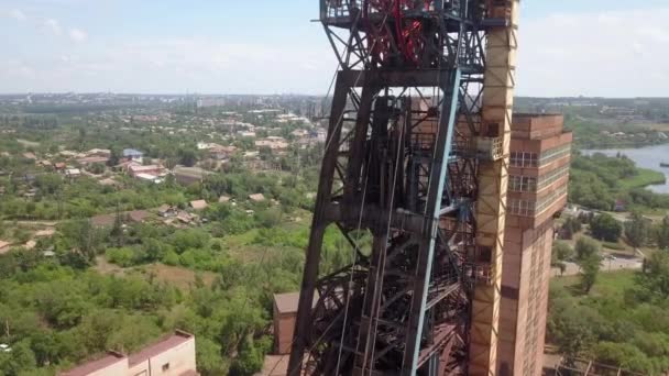 Başlık Şehir Merkezinde Demir Madenciliği Endüstriyel Şehirde Kırmızı Maden Yeraltı — Stok video