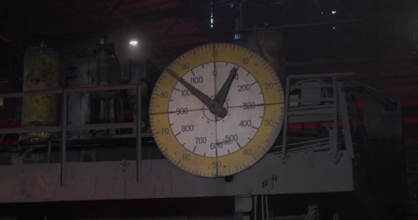 金属工厂 金属工厂 轧制车间 凸轮显示了压力机的压力 钢坯生产 — 图库视频影像
