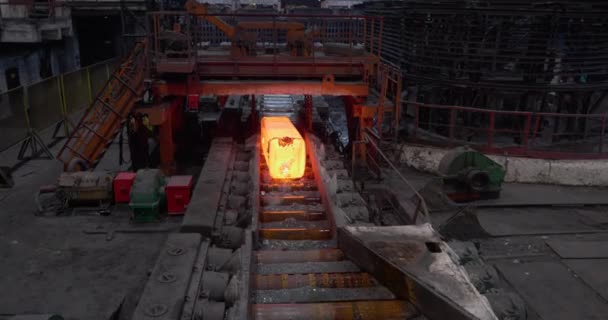Walcowanie Metalu Produkcji Poruszanie Się Gorącej Metalowej Wstążce Faza Produkcji — Wideo stockowe