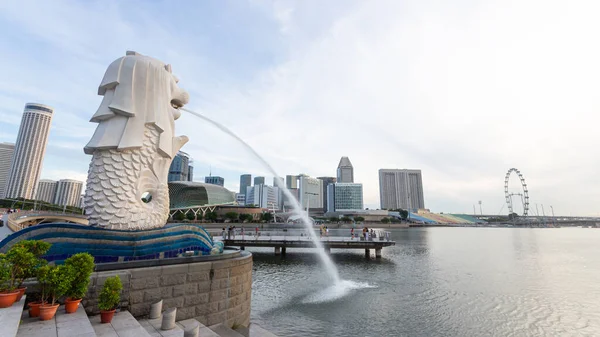 Marina Bay Singapur Octubre 2022 Merlion Park Edificio Emblemático Alrededor —  Fotos de Stock