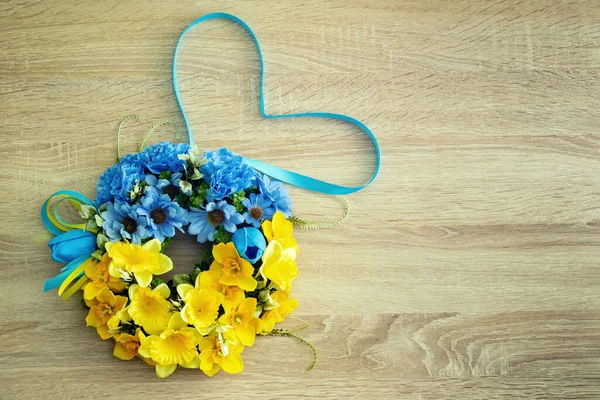 Vista Superior Buquê Flores Amarelas Azuis Com Cores Bandeira Ucrânia — Fotografia de Stock
