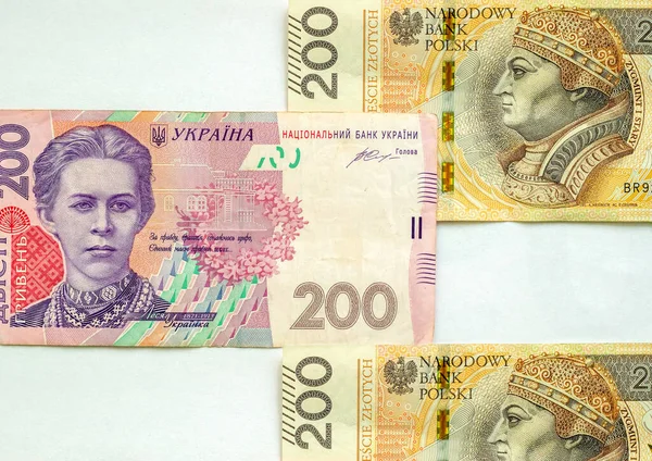 トップビュー200ウクライナの罰金と200ポーランドのZlotys 通貨交換の概念 ストック写真