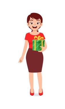 Genç bir kadın Noel hediyesi olarak elinde kutu tutuyor.