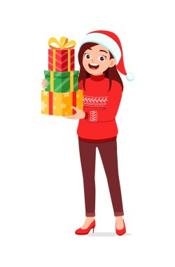 Genç bir kadın Noel hediyesi olarak elinde kutu tutuyor.