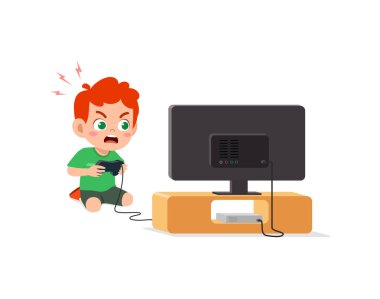 Sevimli küçük çocuk kızgın yüzüyle video oyunu oynuyor.