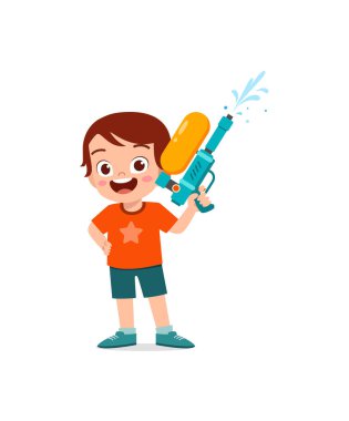 Su tabancası tutan sevimli küçük çocuk ve gülümse.