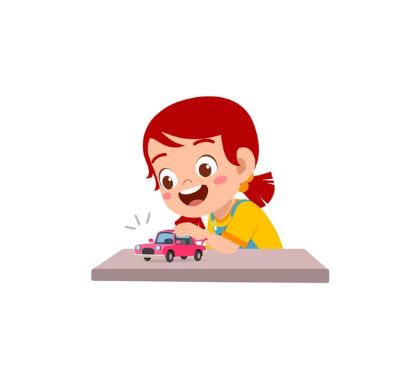 Маленька Дівчинка Грає Маленьким Іграшковим Автомобілем — стоковий вектор