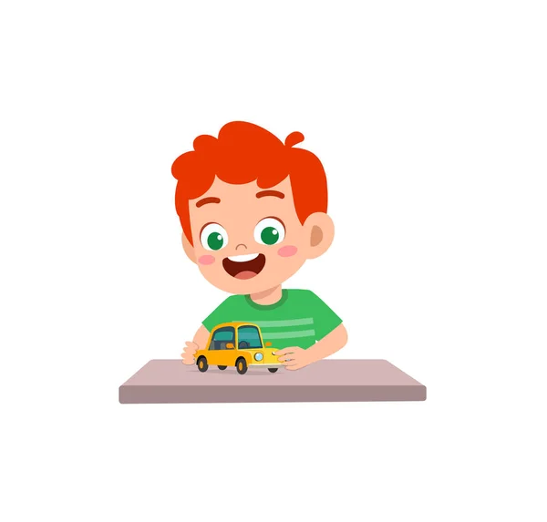Mały Chłopiec Grać Mały Samochód Zabawka — Wektor stockowy