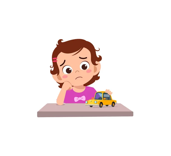 Niedliche Mädchen Spielen Spielzeugauto Allein Und Fühlen Sich Traurig — Stockvektor