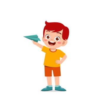 Sevimli küçük çocuk kağıt uçak oyna ve mutlu ol.