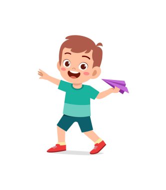 Sevimli küçük çocuk kağıt uçak oyna ve mutlu ol.