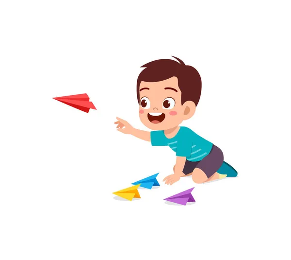 可爱的小男孩玩纸飞机 感到快乐 — 图库矢量图片