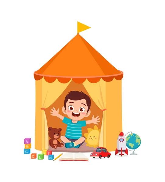 かわいい男の子が小さなテントの中で遊ぶ — ストックベクタ