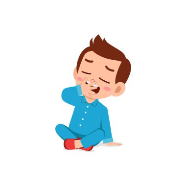 Sevimli küçük çocuk uykulu ve uyumak istiyor.