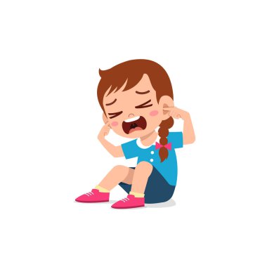 Sevimli küçük çocuk kulağını gürültüden koruyor.