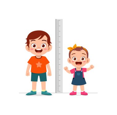 Erkek ve kız boy ölçer ve büyüme sürecini karşılaştırırlar