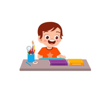 Küçük çocuk cetvel tutuyor ve uzunluğunu kontrol ediyor