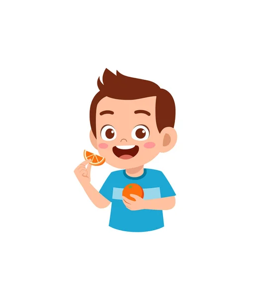 Niño Pequeño Sosteniendo Fruta Fresca Naranja Granja — Vector de stock