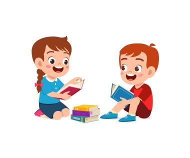 Küçük oğlan ve kız birlikte kitap okuyorlar.