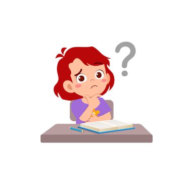 Küçük çocuk kitap okuyor ve kafası karışık.