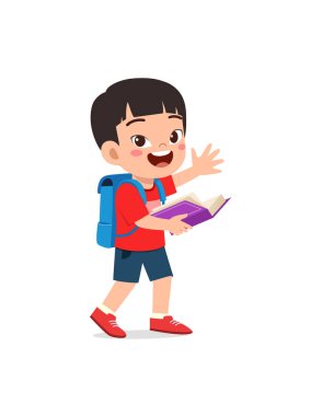 Küçük çocuk sırt çantası takıp kitap okuyor.