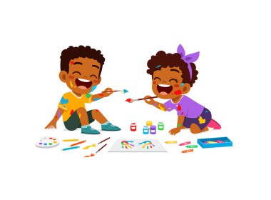 Küçük çocuk el damgasıyla resim yapıyor.