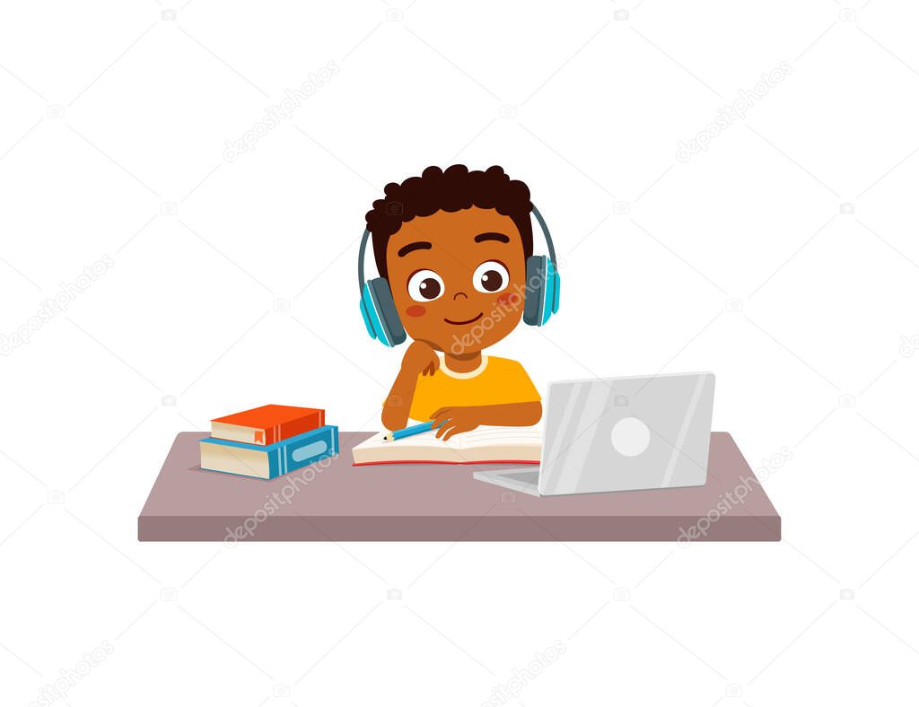 little kid do online education in home