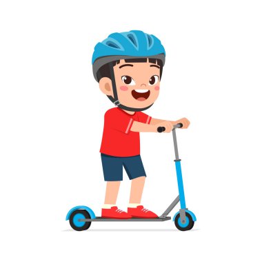 Küçük çocuk scooter kullanıyor ve kask takıyor.