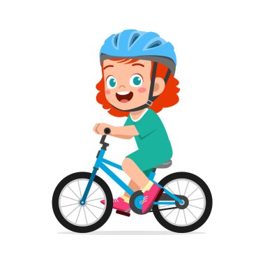 Küçük çocuk bisiklet sürüyor ve kask takıyor.