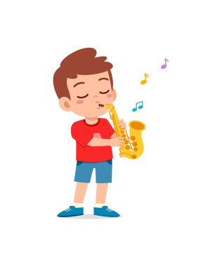 Küçük çocuk saksafon çalar ve mutlu olur.