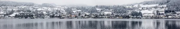 Vue Panorama D'hiver Sur Millstatt Du Côté Sud Du Lac Photos De Stock Libres De Droits