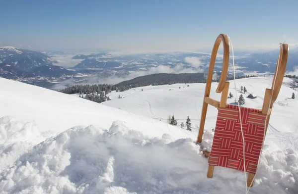 Paesaggio invernale con slitta — Foto Stock