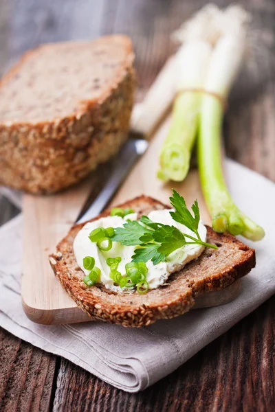 Bread with Curd and Leek — Stock Photo, Image