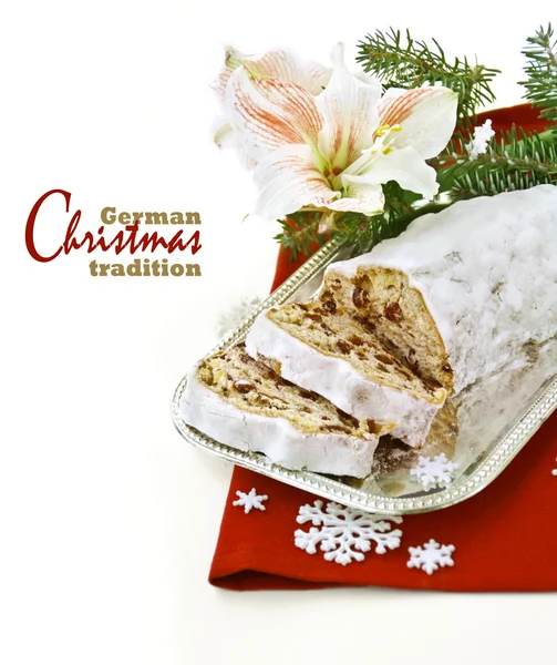 Christmas stollen med russin — Stockfoto