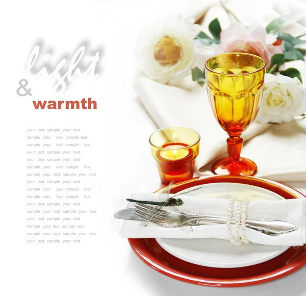 Tischdekoration in weißen und roten Farben — Stockfoto