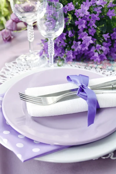 Ajuste de mesa en color púrpura —  Fotos de Stock