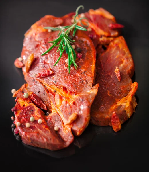 Ruwe gemarineerd vlees — Stockfoto