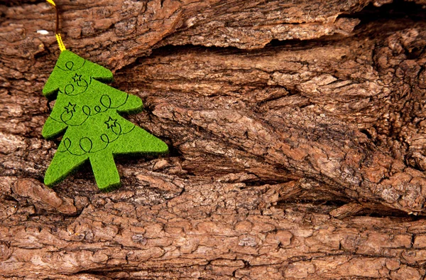 樹皮に単一クリスマス ツリー — ストック写真