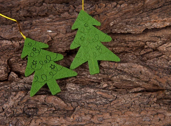 樹皮の 2 つのクリスマス ツリー — ストック写真