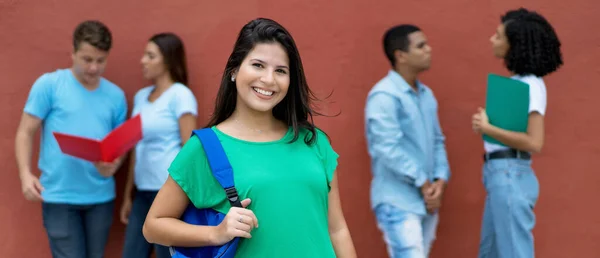 Riendo Caucásico Mujer Estudiante Con Universidad Campus —  Fotos de Stock