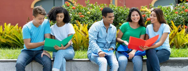 Estudantes México Alemanha Estados Unidos Brasil Livre Verão — Fotografia de Stock