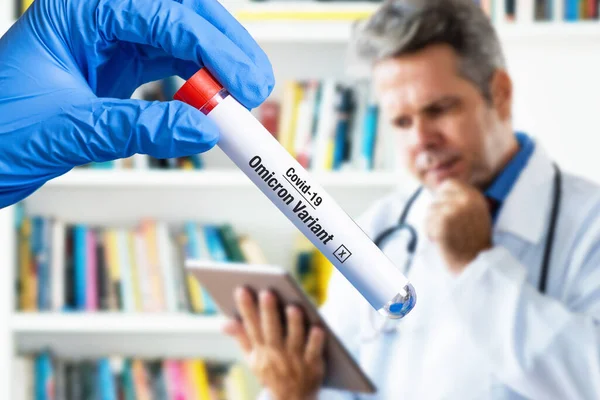 Olgun doktor Omicron tübü ile B 11529 Coronavirus.