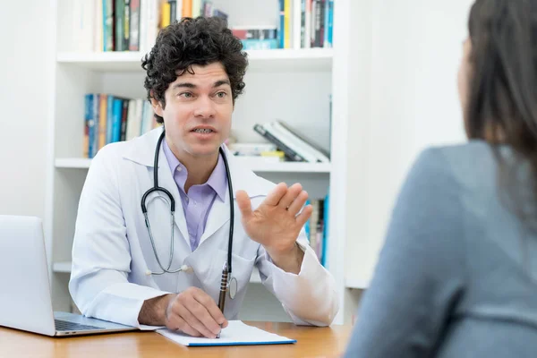 Worried Doctor Talking Female Patient Her Health Office Hospital — Stock Photo, Image