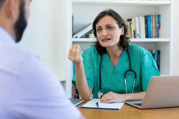 Worried Caucasian Female Doctor Talking Patient Office Hospital — Stock Photo, Image