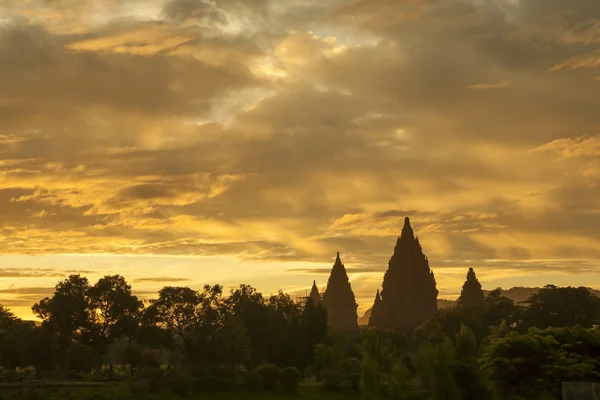 Salida del sol escénica del templo de Prambanan, Indonesia — Foto de Stock