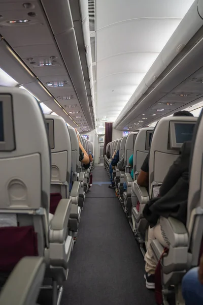 Asiento Del Pasajero Interior Del Avión Con Pasajeros Sentados Asientos —  Fotos de Stock