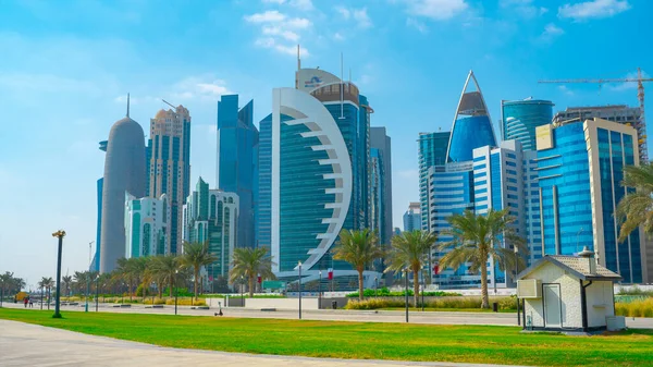 Hermosa Ciudad Doha Con Muchas Torres Emblemáticas Vista Desde Zona — Foto de Stock