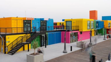 Doha, Qatar- Decemebr 28, 2021: Doha 'daki kutu parkı, uzun süre maruz kalma.