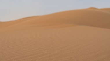 Katar 'daki Dukhan kum tepeciğinin manzarası. Seçici odak