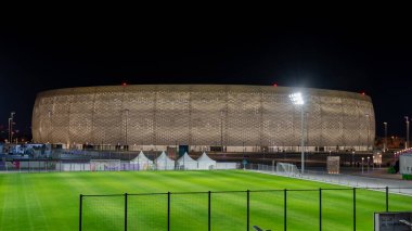 Doha, Katar - 12 Aralık 2021: 2021 Dünya Kupası Stadyumu, thumama Stadyumu. Gece çekimleri.